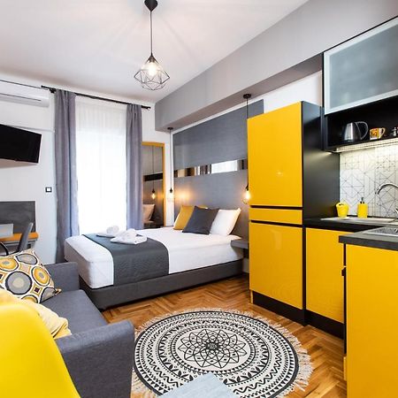 Downtown Luxury Boutique Suites : The Yellow Suite เทสซาโลนิกิ ภายนอก รูปภาพ