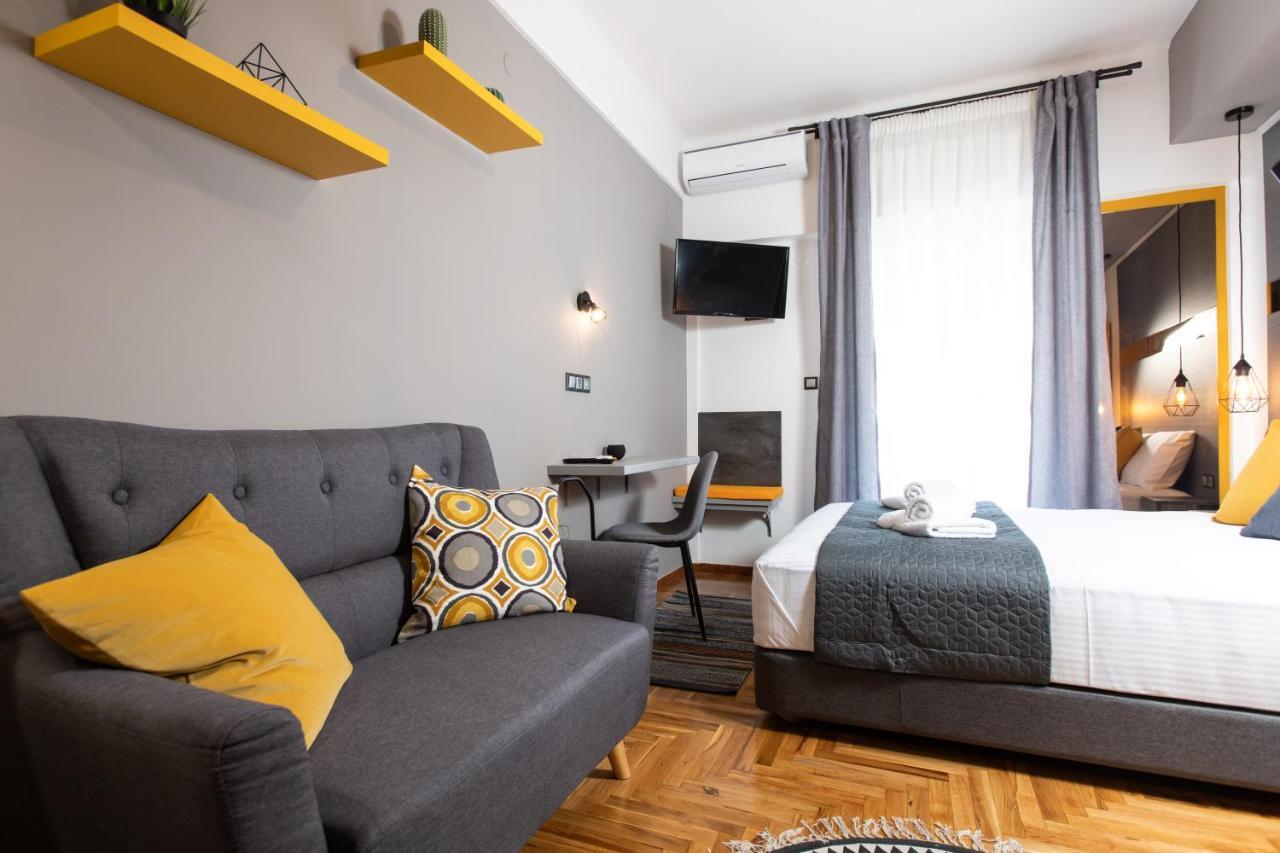 Downtown Luxury Boutique Suites : The Yellow Suite เทสซาโลนิกิ ภายนอก รูปภาพ