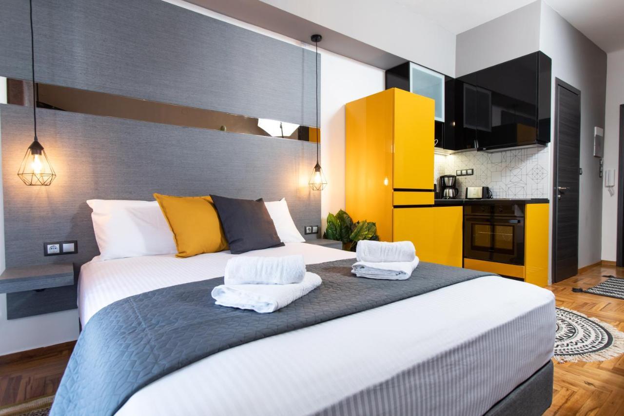 Downtown Luxury Boutique Suites : The Yellow Suite เทสซาโลนิกิ ภายนอก รูปภาพ