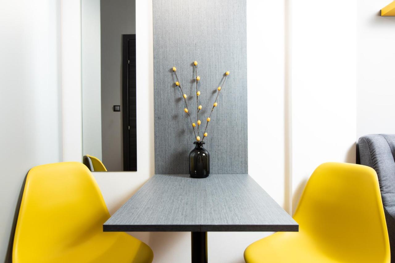 Downtown Luxury Boutique Suites : The Yellow Suite เทสซาโลนิกิ ภายนอก รูปภาพ