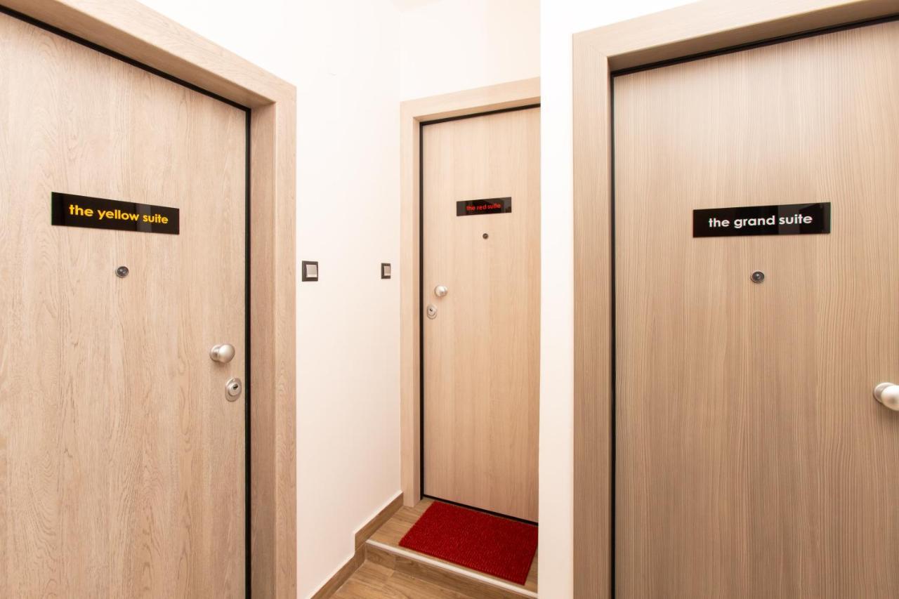 Downtown Luxury Boutique Suites : The Yellow Suite เทสซาโลนิกิ ภายนอก รูปภาพ