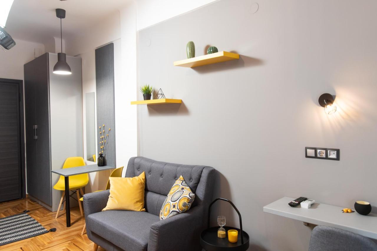 Downtown Luxury Boutique Suites : The Yellow Suite เทสซาโลนิกิ ภายนอก รูปภาพ